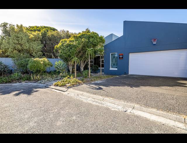 3 BEDROOM FREESTANDING SOLD IN MELKBOSSTRAND CENTRAL